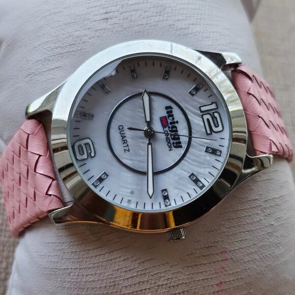 Twiggy London Wristwatch Pink Leather Strap White Face Quartz Analog Wrist Watch - Picture 4 of 12